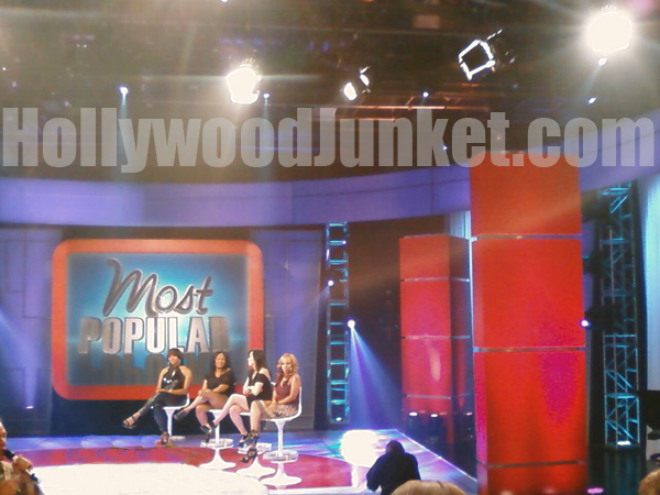 "Mos Popular" contestants on-stage.