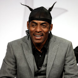 Coolio plays "Catch 21" on the show's final shoot day!